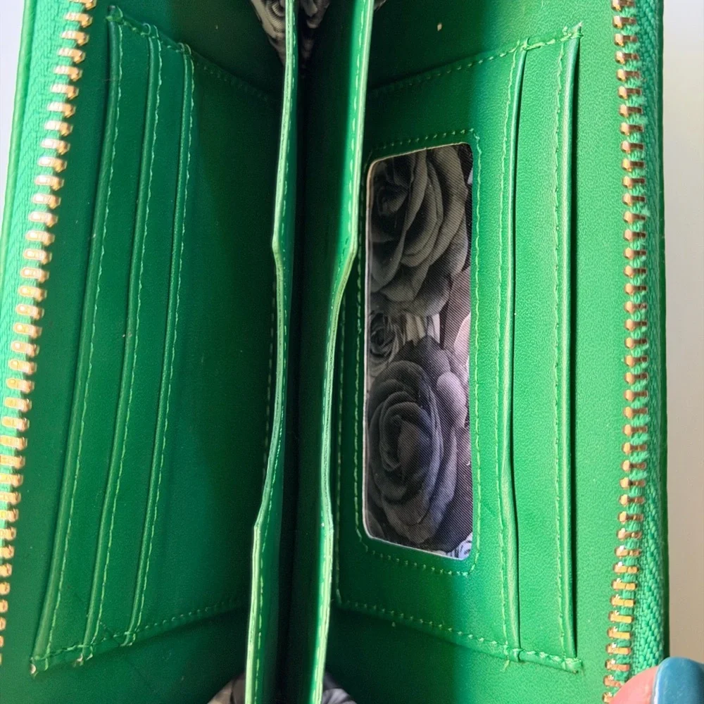 Adrienne Vittadini stylish wristlet